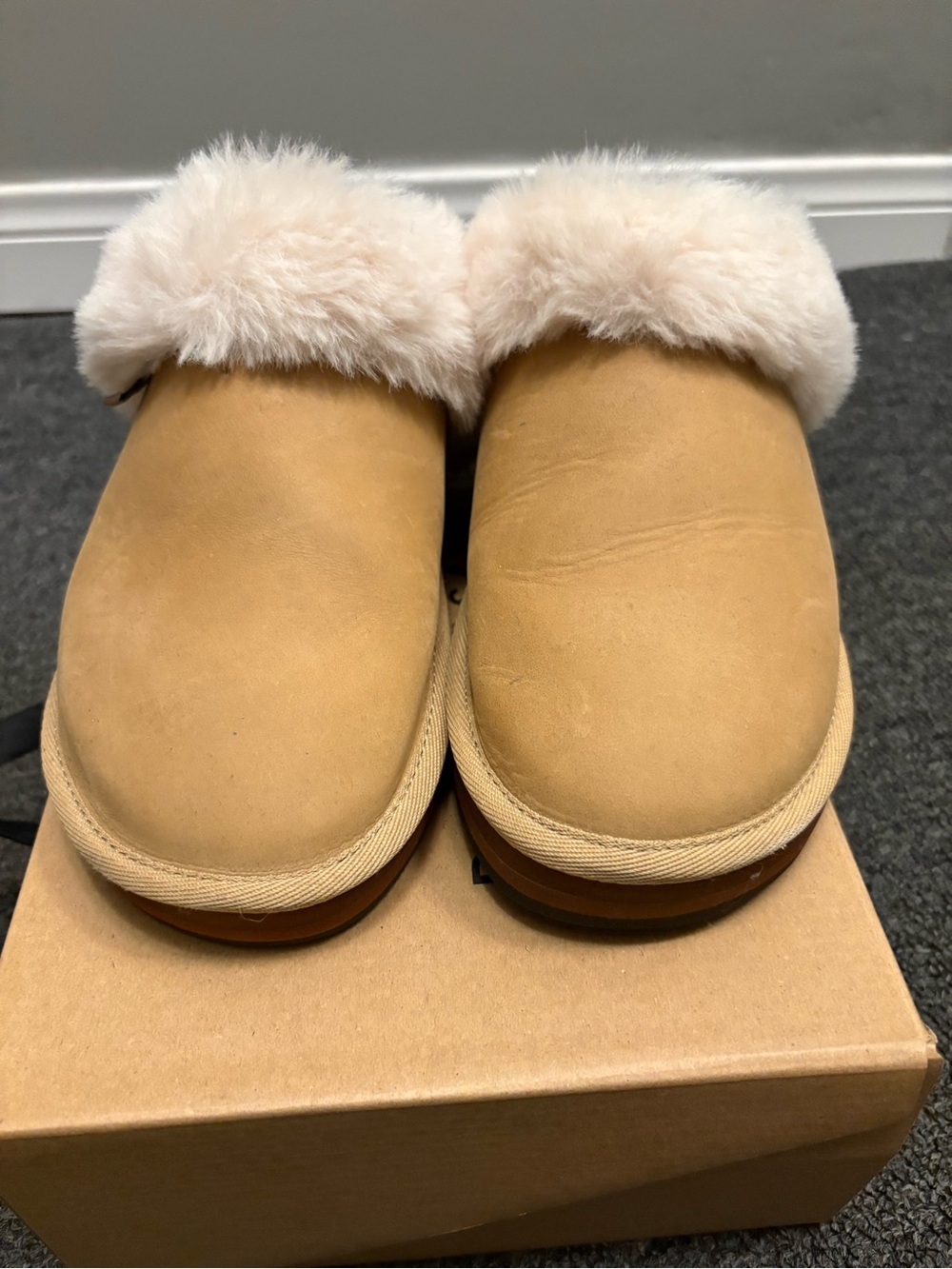 Rainbow Women's Shearling-Trim Slip-On Slippers - Tan with Cream Fur